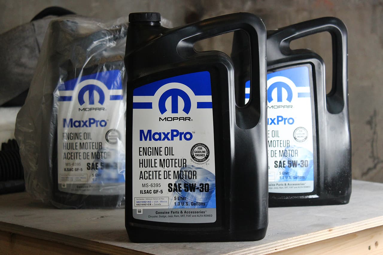 Моторное масло Mopar MaxPro 5W-30 (68218921AC)